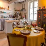 Chez Vous A Uzes, Heated Pool, Garden, Historic Centre Apartment Uzès