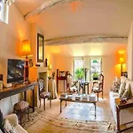 Chez Vous A Uzes, Heated Pool, Garden, Historic Centre *