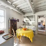 Apartment Chez Vous A Uzes, Heated Pool, Garden, Historic Centre Uzès