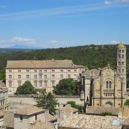 Apartment Chez Vous A Uzes, Heated Pool, Garden, Historic Centre Uzès