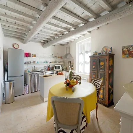 Apartman Chez Vous A Uzes, Heated Pool, Garden, Historic Centre